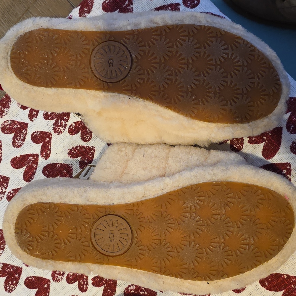 Ugg Slipper - image 2